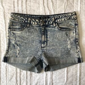 High wasted acid wash denim shorts